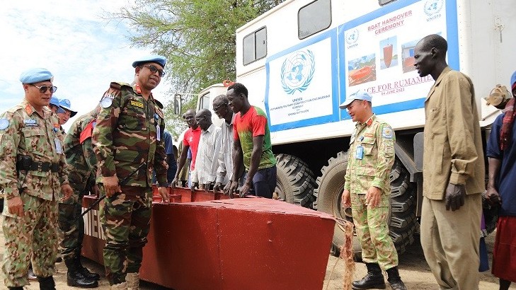 Lính công binh Việt Nam giúp người dân Abyei vượt qua mùa mưa lũ