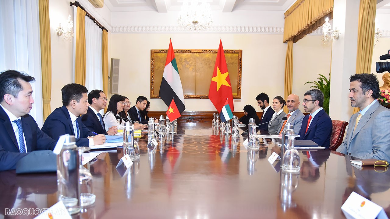 Bộ trưởng Ngoại giao Bùi Thanh Sơn đón, hội đàm với Bộ trưởng Ngoại giao UAE Sheikh Abdullah bin Zayed Al Nahyan