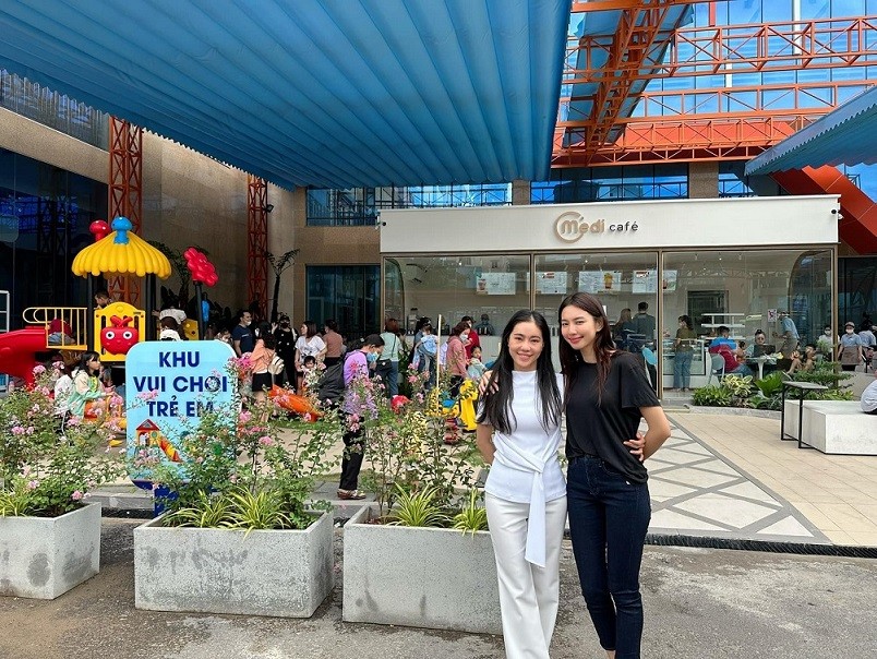 Bộ ảnh Hoa hậu Thùy Tiên trang điểm nhẹ nhàng, tôn vẻ đẹp trong trẻo Bộ ảnh Hoa hậu Thùy Tiên trang điểm nhẹ nhàng, tôn vẻ đẹp trong trẻo