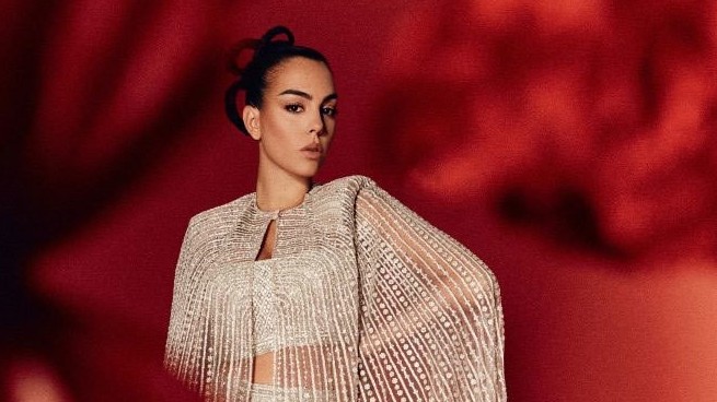 Bạn gái Cristiano Ronaldo chia sẻ quan điểm trong cuộc sống trên tạp chí thời trang Saudi Arabia