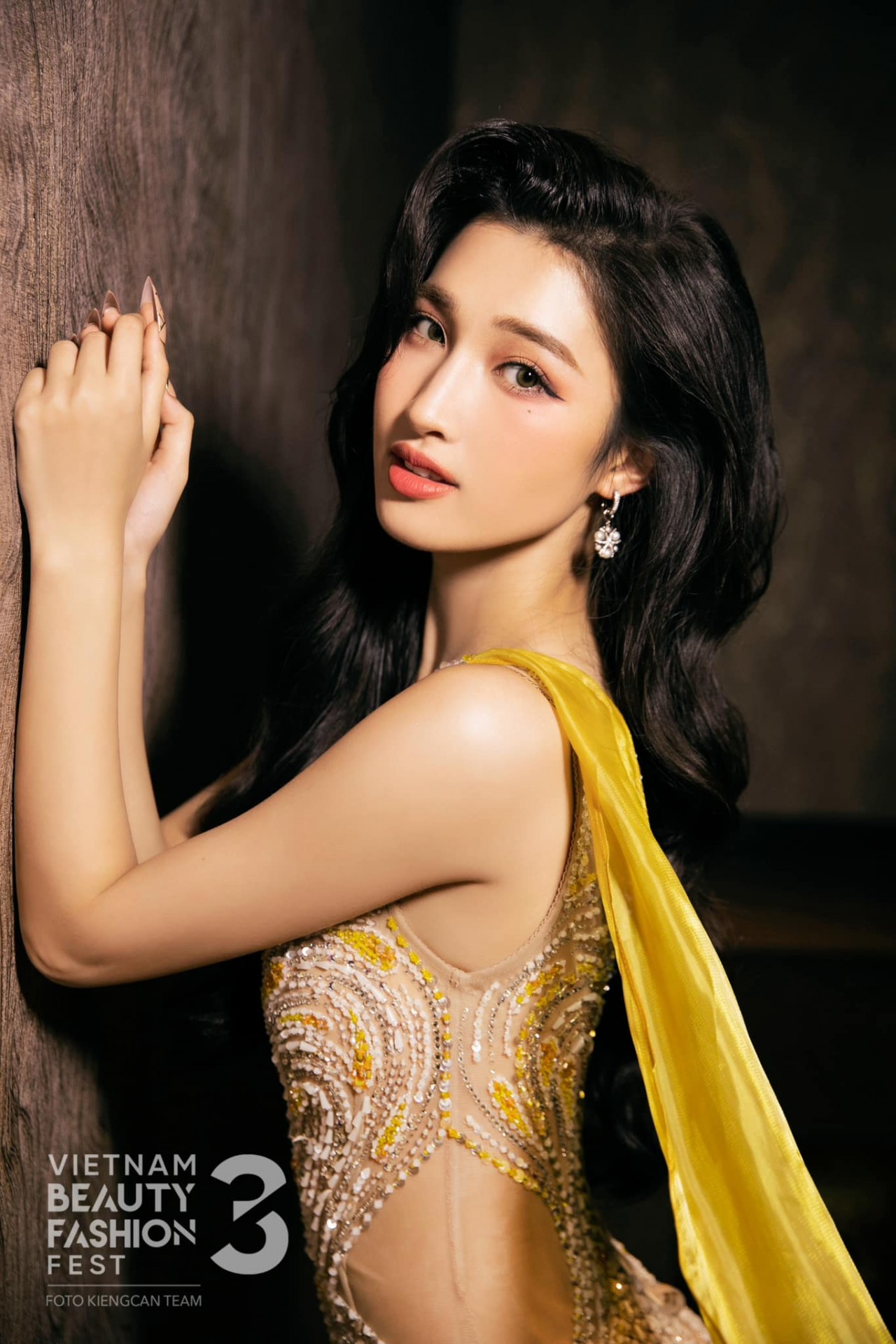 Á hậu Phương Nhi