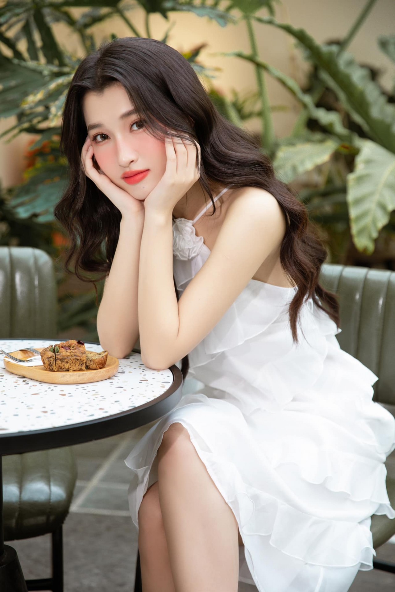 Á hậu Phương Nhi