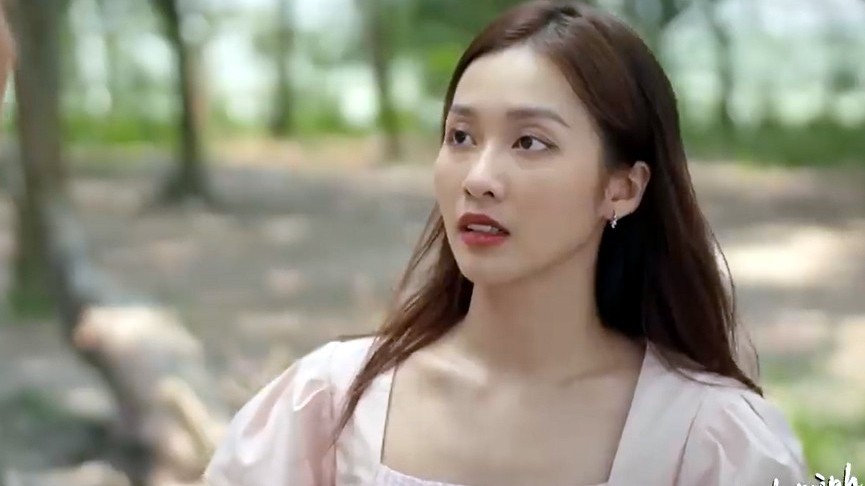 Gia đình mình vui bất thình lình tập 30: Trâm Anh bị người lạ theo dõi, bà Cúc bị lừa tiền