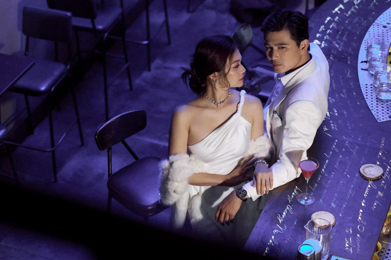 Diễn viên Kiều Anh 'tình tứ' bên bạn diễn Quang Sự phim Gia đình mình vui bất thình lình Diễn viên Kiều Anh 'tình tứ' bên bạn diễn Quang Sự phim Gia đình mình vui bất thình lình