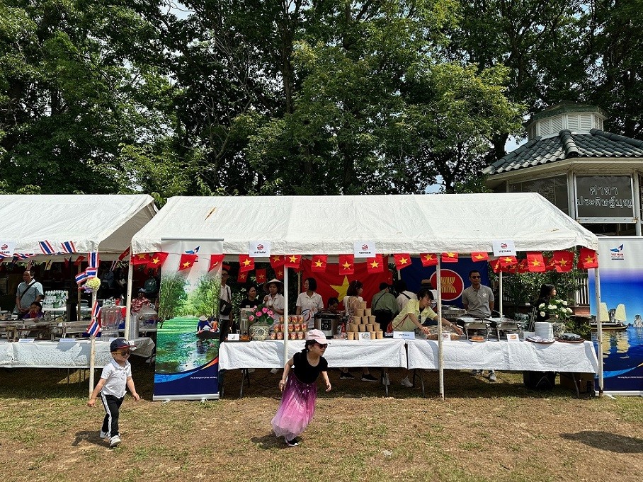 Đại gia đình ASEAN tại New York tăng cường tình hữu nghị, đoàn kết Đại gia đình ASEAN tại New York tăng cường tình hữu nghị, đoàn kết