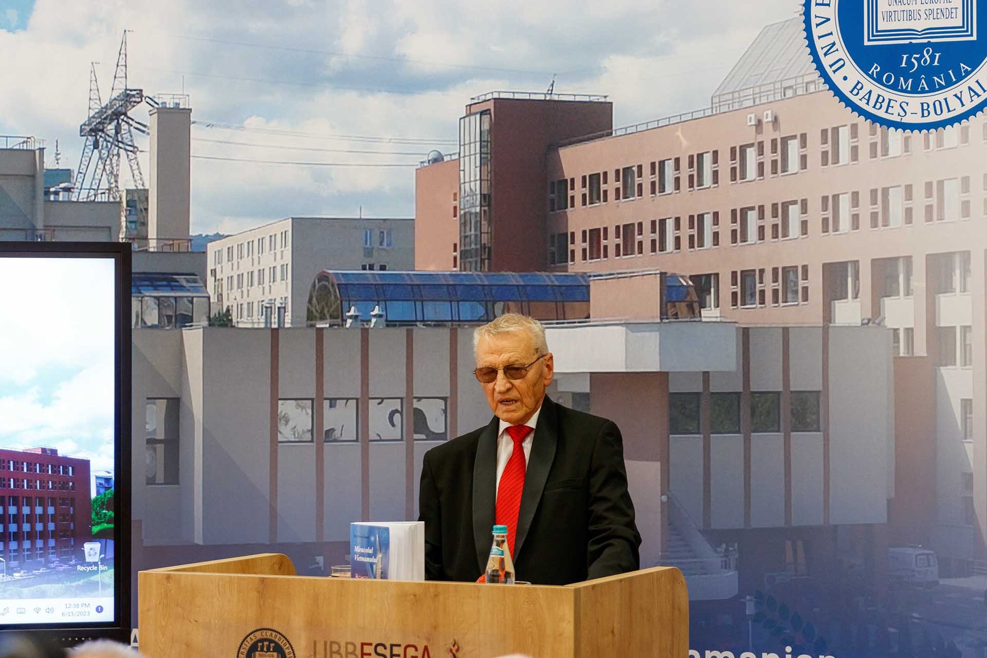 Tiến sĩ Pavel Suian giới thiệu về cuốn sách.