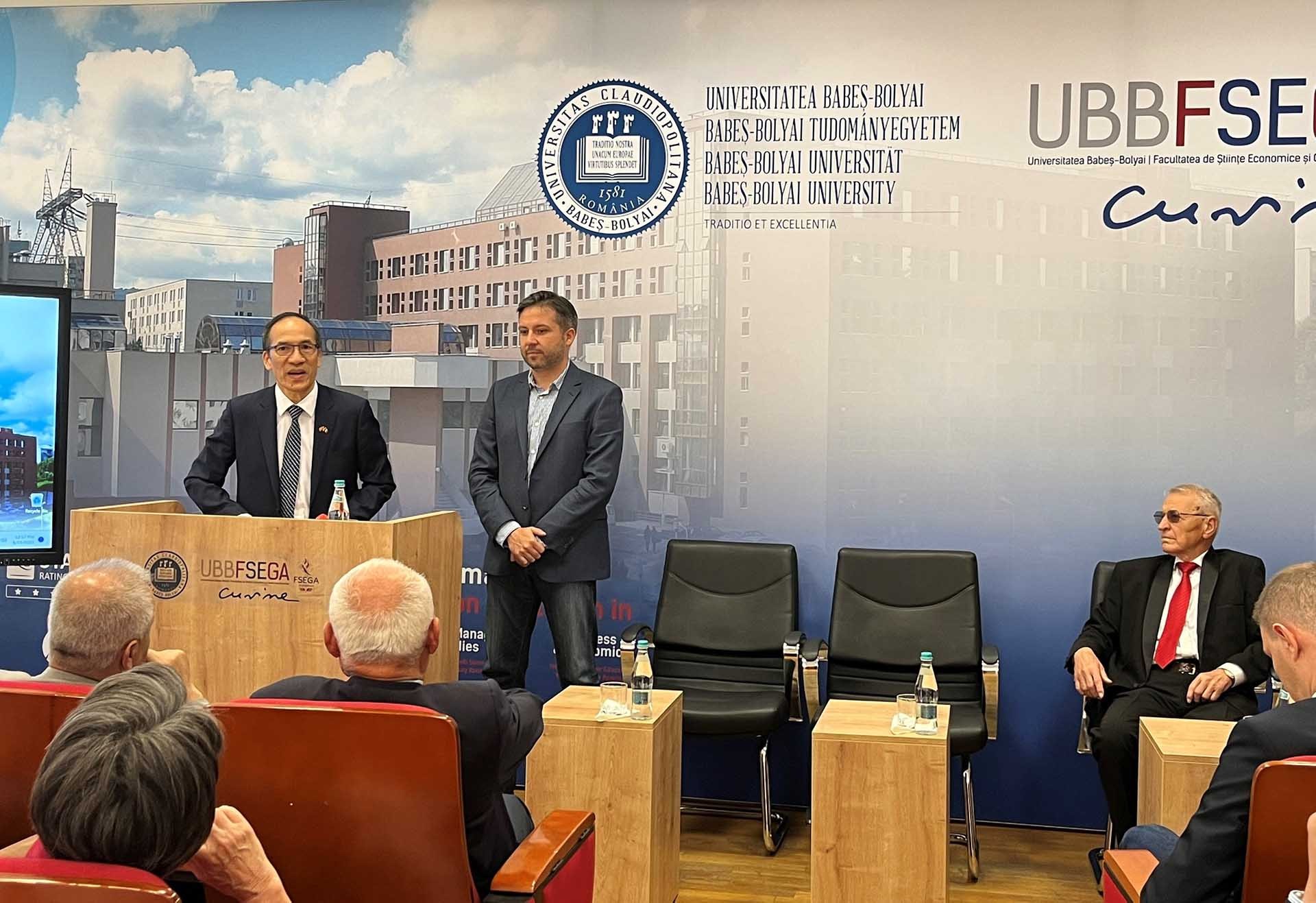 Đại sứ Đỗ Đức Thành phát biểu tại sự kiện.