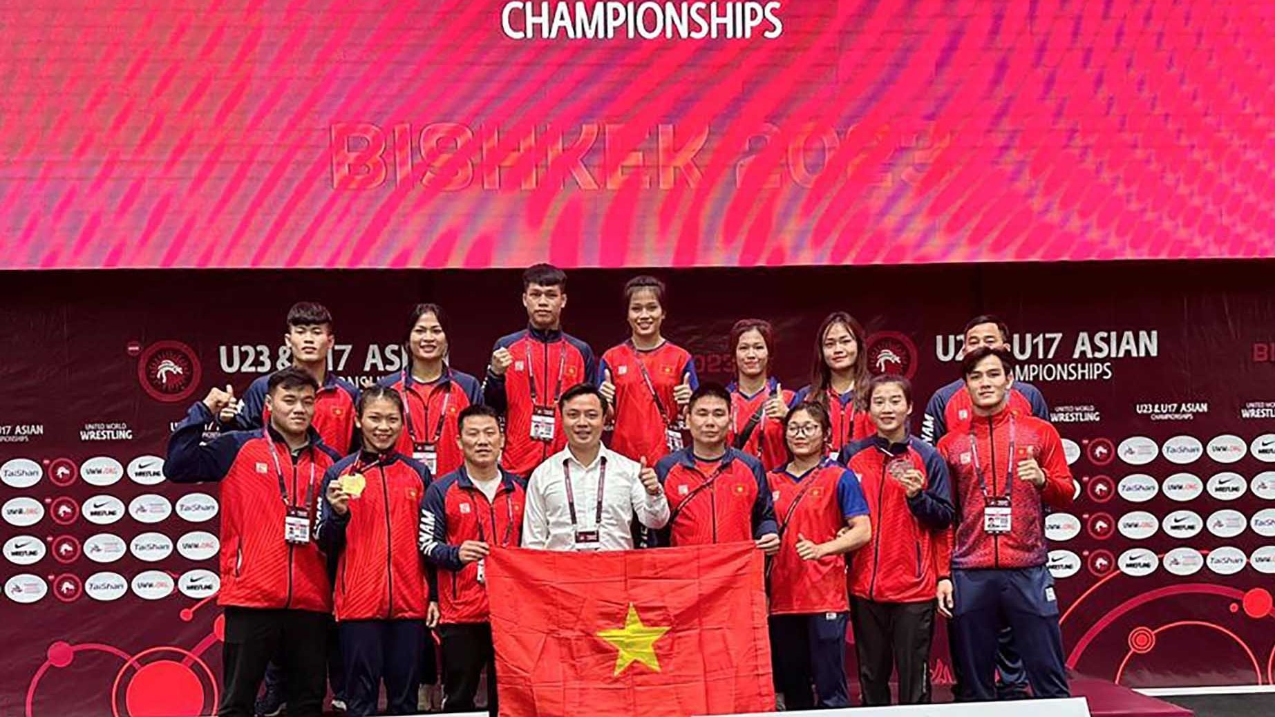 Đoàn vận động viên Việt Nam tham dự Giải vô địch vật châu Á trẻ 2023 tại Kyrgyzstan