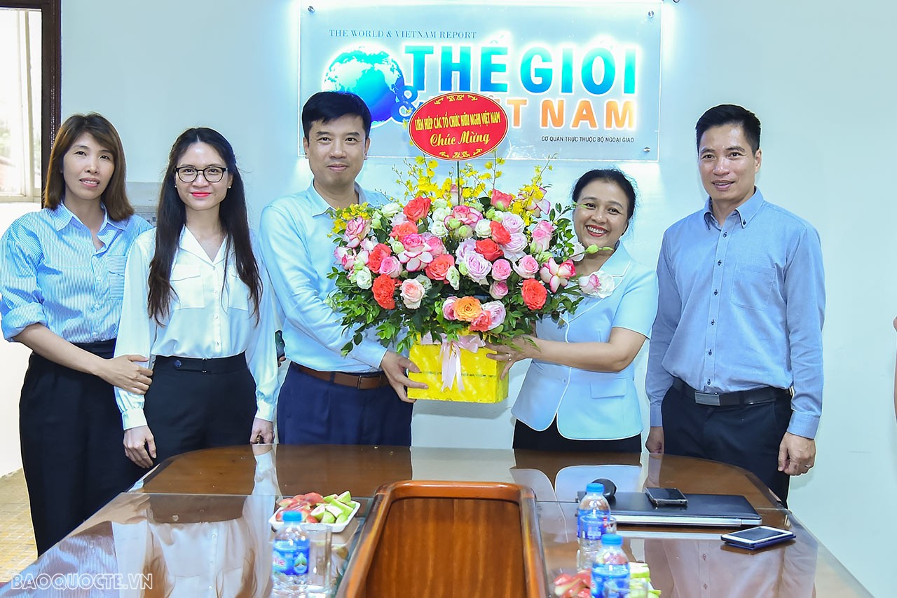 Chủ tịch Liên hiệp các tổ chức hữu nghị Việt Nam chúc mừng Báo Thế giới & Việt Nam nhân dịp 21/6