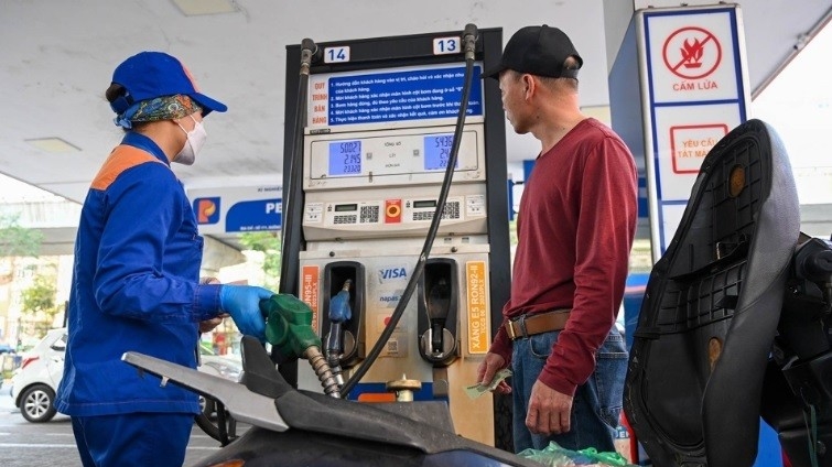 Giá xăng dầu hôm nay 16/5: Thế giới biến động trái chiều; trong nước đồng loạt tăng