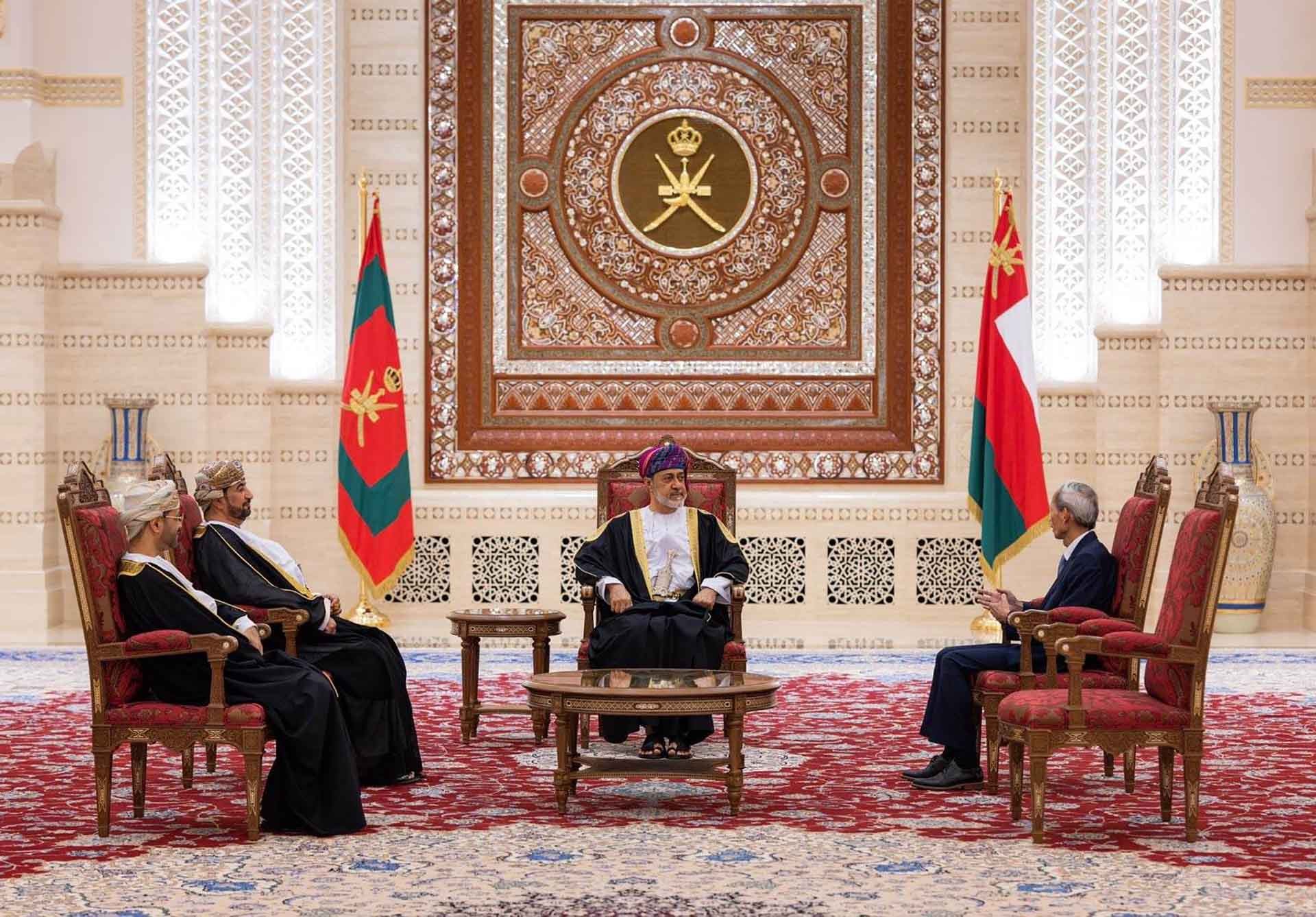 Đại sứ Đặng Xuân Dũng hội kiến Quốc vương Oman.