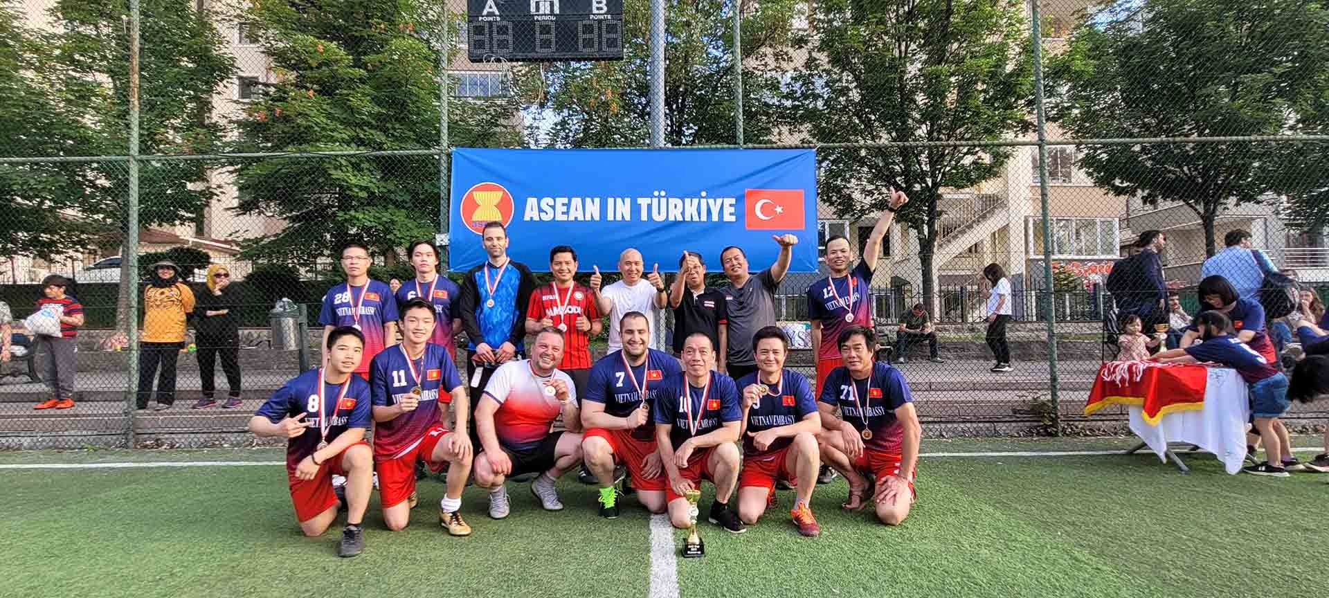 Đại sứ quán Việt Nam tổ chức giải bóng đá giao hữu nhân kỷ niệm 45 năm quan hệ ngoại giao Việt Nam-Thổ Nhĩ Kỳ