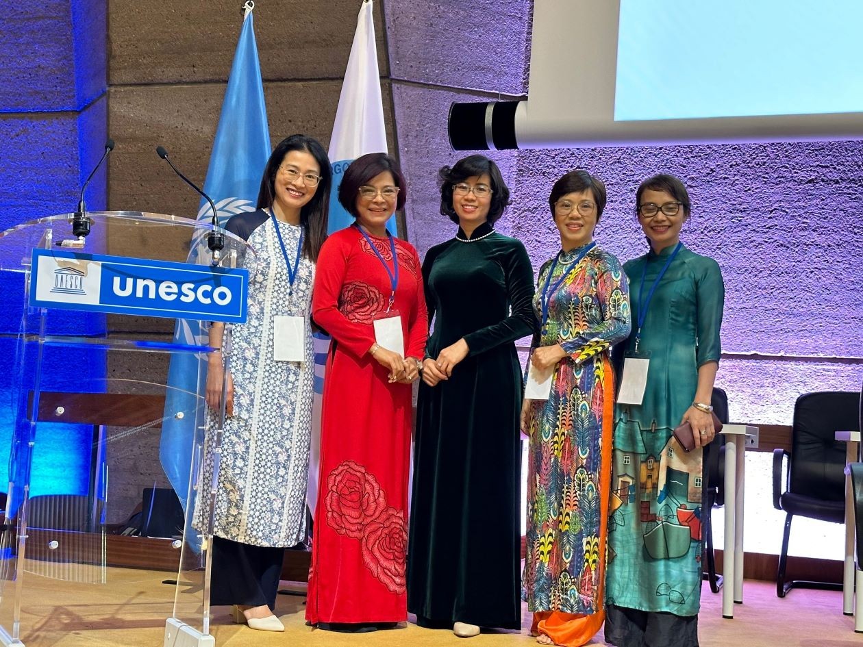 Đoàn Việt Nam tại phiên họp thứ 32 Ủy ban Hải dương học Liên hợp quốc. Đoàn Việt Nam tại phiên họp thứ 32 Ủy ban Hải dương học Liên hợp quốc.