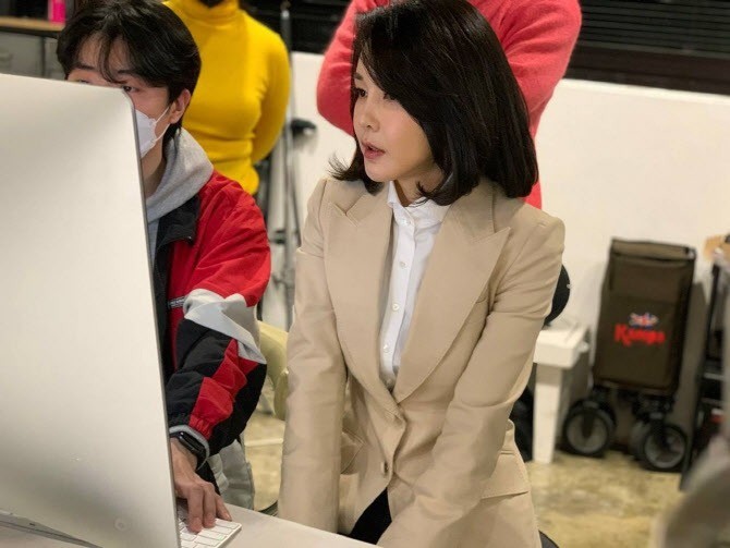 Nhan sắc vợ Tổng thống Hàn