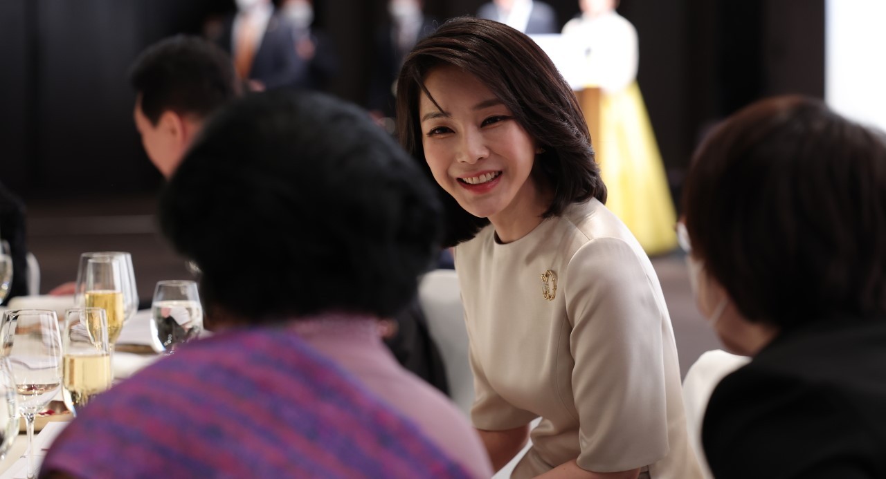 Nhan sắc vợ Tổng thống Hàn