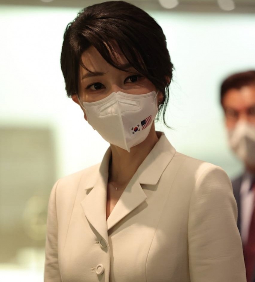 Nhan sắc vợ Tổng thống Hàn