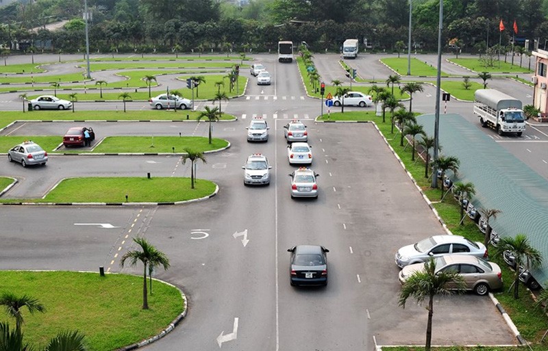 Những điều cần biết về thi bằng lái xe B1, B2 năm 2023. (Nguồn: internet) Những điều cần biết về thi bằng lái xe B1, B2 năm 2023. (Nguồn: internet)