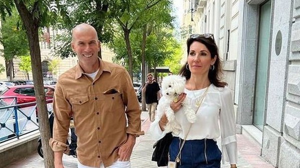 HLV Zinedine Zidane hạnh phúc và bình yên bên gia đình