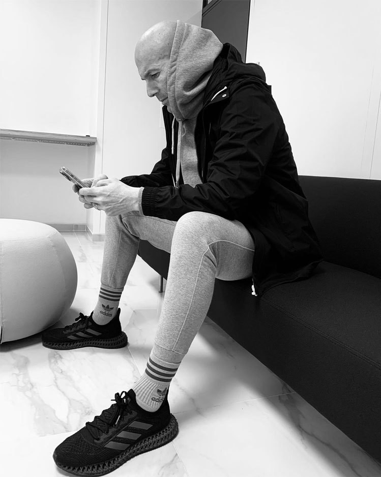 HLV Zinedine Zidane hạnh phúc và bình yên bên gia đình