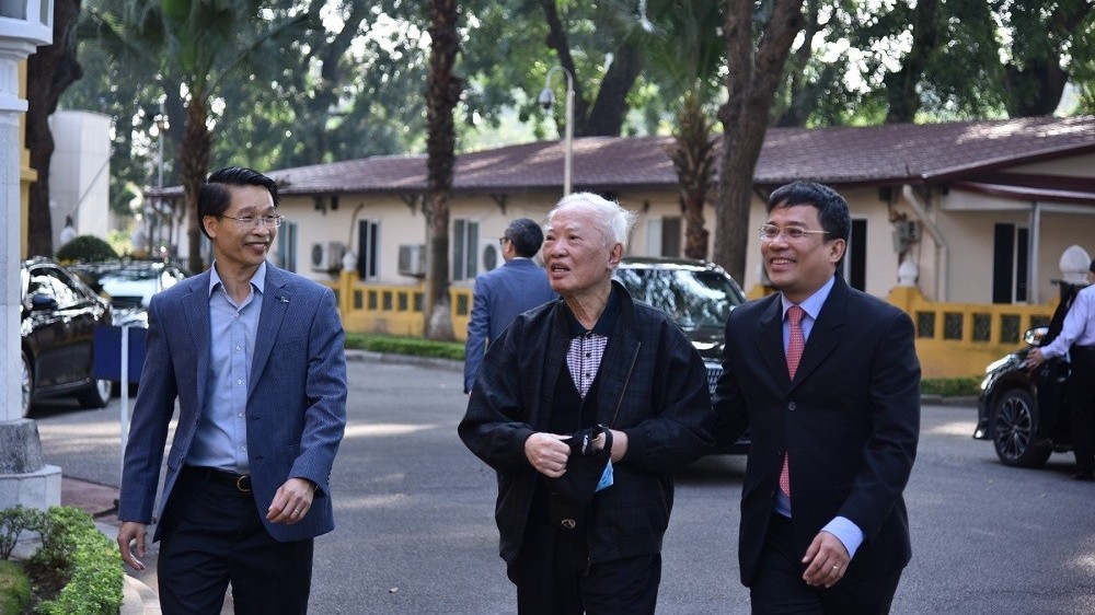 Chú Vũ Khoan: Câu chuyện nhỏ về một tầm vóc lớn