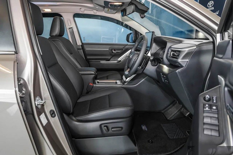 Cận cảnh Toyota Innova 2023 ra mắt tại Malaysia, giá từ 830 triệu đồng Cận cảnh Toyota Innova 2023 ra mắt tại Malaysia, giá từ 830 triệu đồng