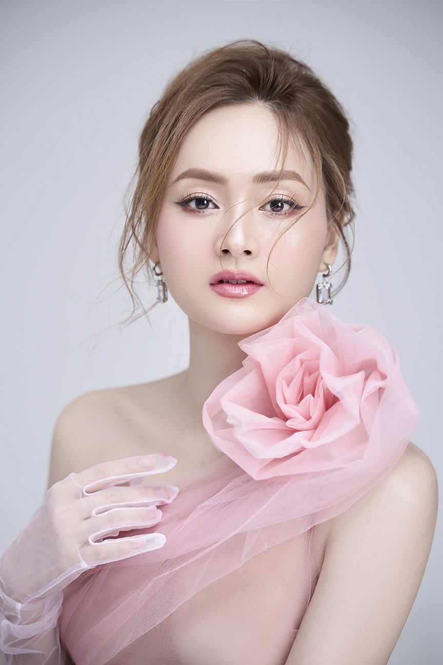 Gia đình mình vui bất thình lình: Diễn viên Lan Phương thực hiện bộ ảnh thời trang sang trọng và quyến rũ