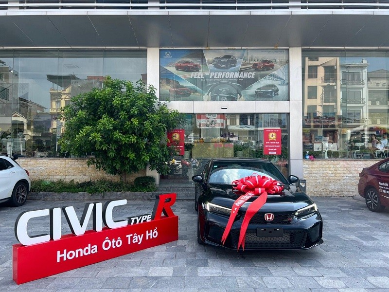 Cận cảnh Honda Civic Type R 2023 đầu tiên tại Hà Nội Cận cảnh Honda Civic Type R 2023 đầu tiên tại Hà Nội