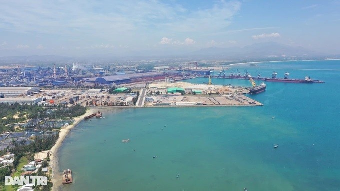 Một góc KKT Dung Quất nhìn từ trên cao (Ảnh: Quốc Triều). Một góc KKT Dung Quất nhìn từ trên cao (Ảnh: Quốc Triều).