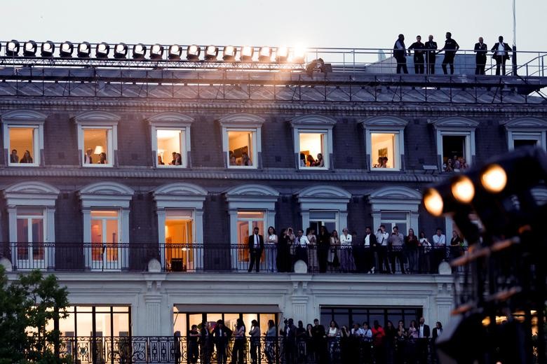 Buổi trình diễn của Louis Vuitton: Đã mắt với bộ sưu tập đầu tay của nhà thiết kế Pharrell Williams