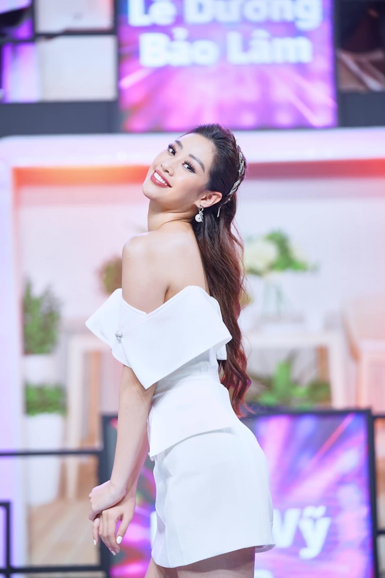 Hoa hậu Khánh Vân đọ dáng cùng Hoa hậu Ngọc Châu