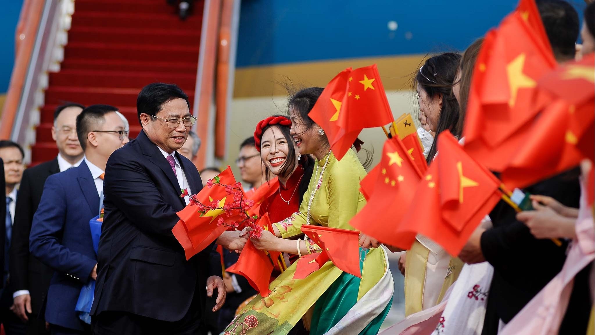 Thủ tướng Phạm Minh Chính đến Bắc Kinh, bắt đầu thăm chính thức Trung Quốc, dự Hội nghị WEF Thiên Tân