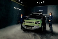 Cận cảnh Land Rover Defender phiên bản kỷ niệm 75 năm tại Việt Nam, có giá 6,98 tỷ đồng