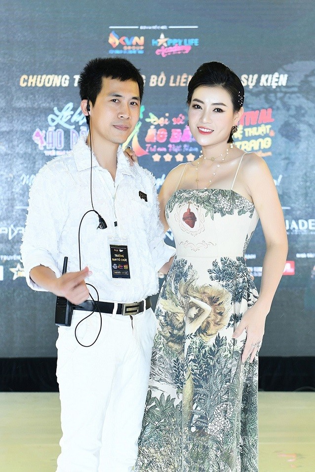 Á hậu Hoàng Thùy