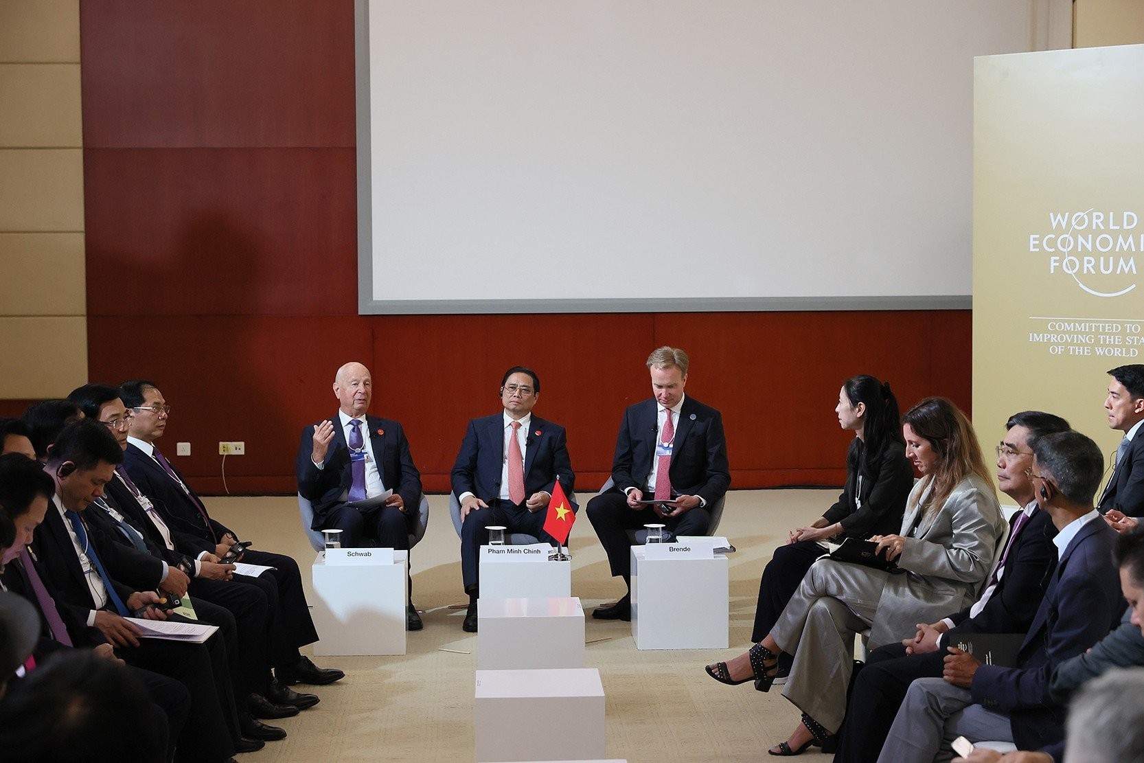 Cộng đồng doanh nghiệp WEF: Việt Nam là điểm đến đầu tư và tìm kiếm cơ hội hợp tác lâu dài Cộng đồng doanh nghiệp WEF: Việt Nam là điểm đến đầu tư và tìm kiếm cơ hội hợp tác lâu dài