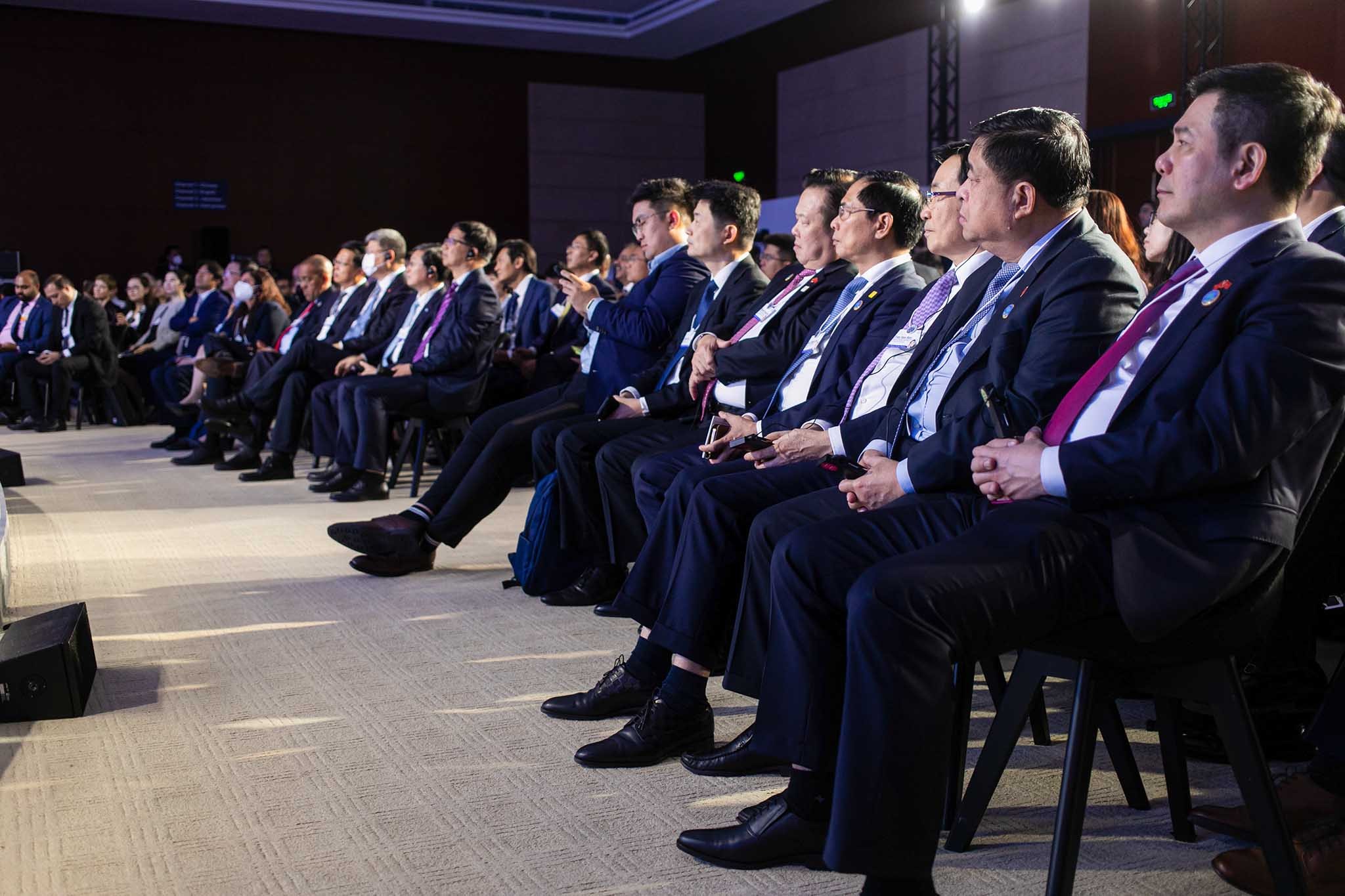 Việt Nam nêu cách tiếp cận và định hướng để đối đầu với các ‘cơn gió ngược’ cản trở tăng trưởng kinh tế Việt Nam nêu cách tiếp cận và định hướng để đối đầu với các ‘cơn gió ngược’ cản trở tăng trưởng kinh tế