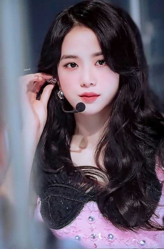 Nhan sắc 'chị cả' Jisoo nhóm nhạc BlackPink