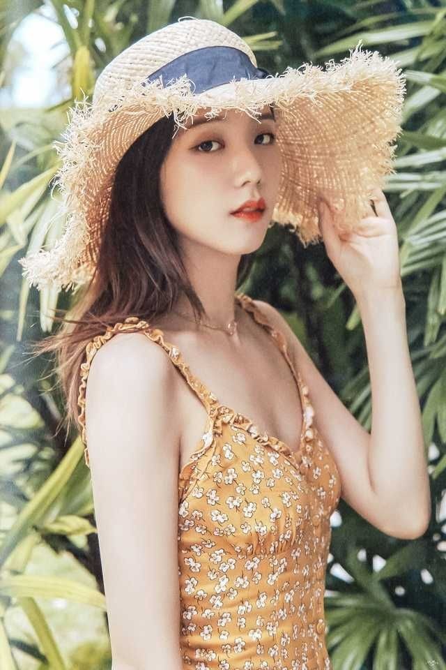 Nhan sắc 'chị cả' Jisoo nhóm nhạc BlackPink