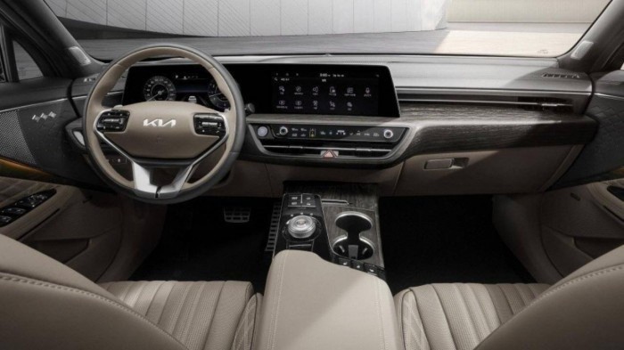 Lộ diện hình ảnh Kia K8 đầu tiên tại Việt Nam Lộ diện hình ảnh Kia K8 đầu tiên tại Việt Nam