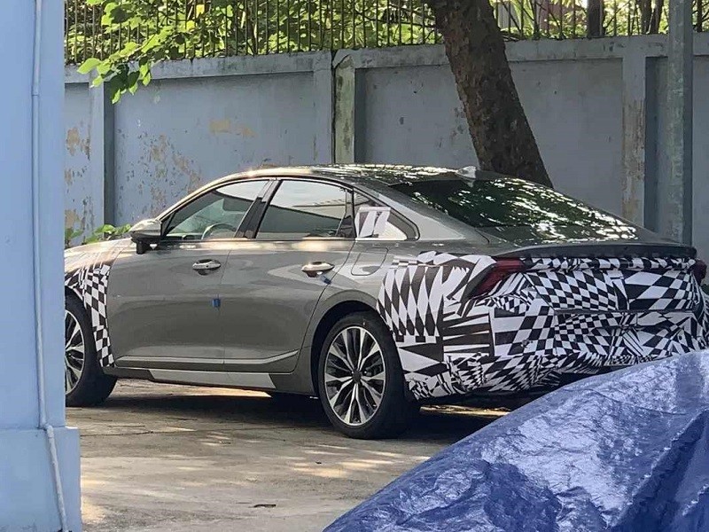 Kia K8 vừa bị bắt gặp khi đăng kiểm khí thải tại một trung tâm ở Hà Nội. Kia K8 vừa bị bắt gặp khi đăng kiểm khí thải tại một trung tâm ở Hà Nội.