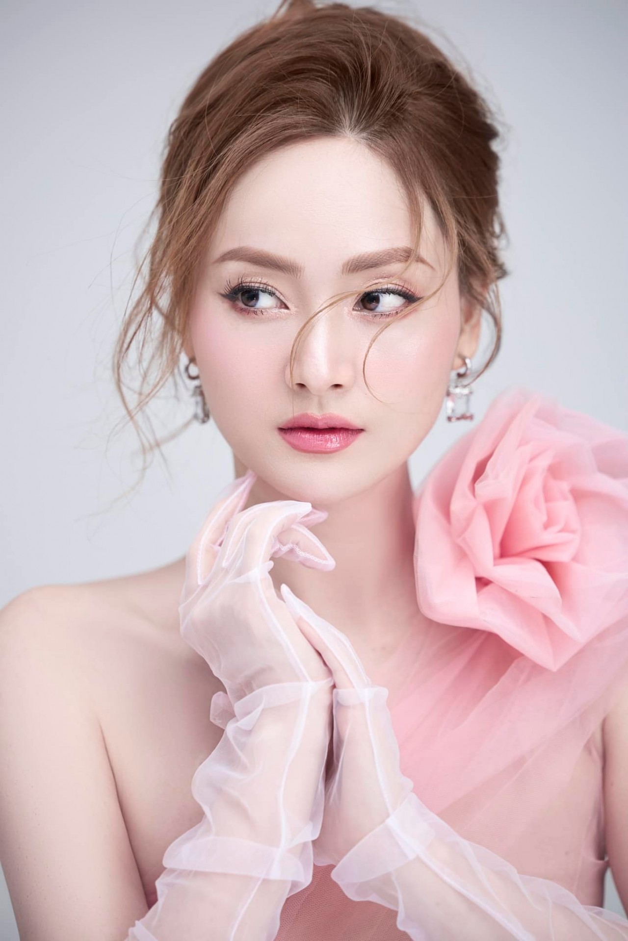 Sắc vóc gợi cảm của diễn viên Lan Phương