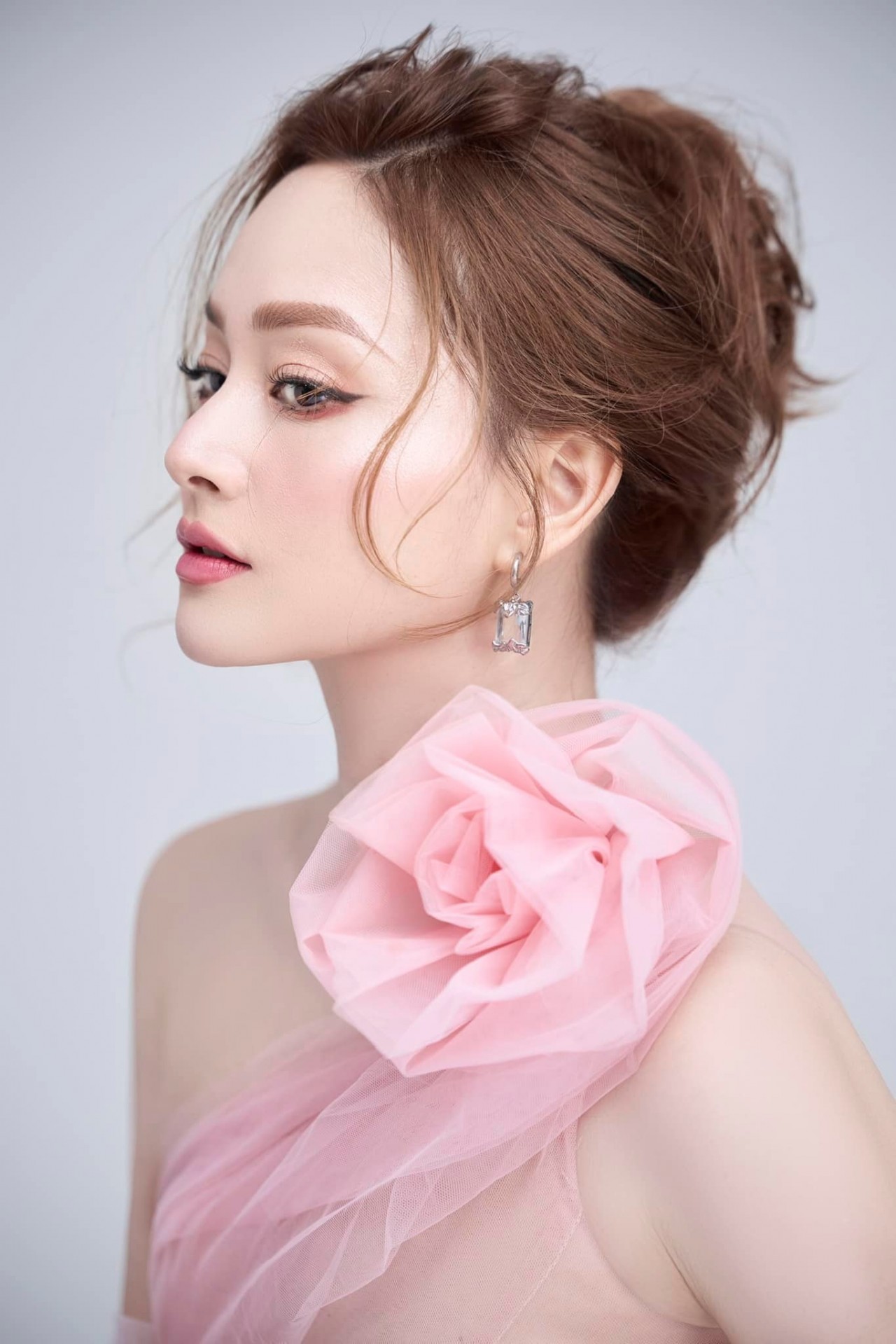 Sắc vóc gợi cảm của diễn viên Lan Phương