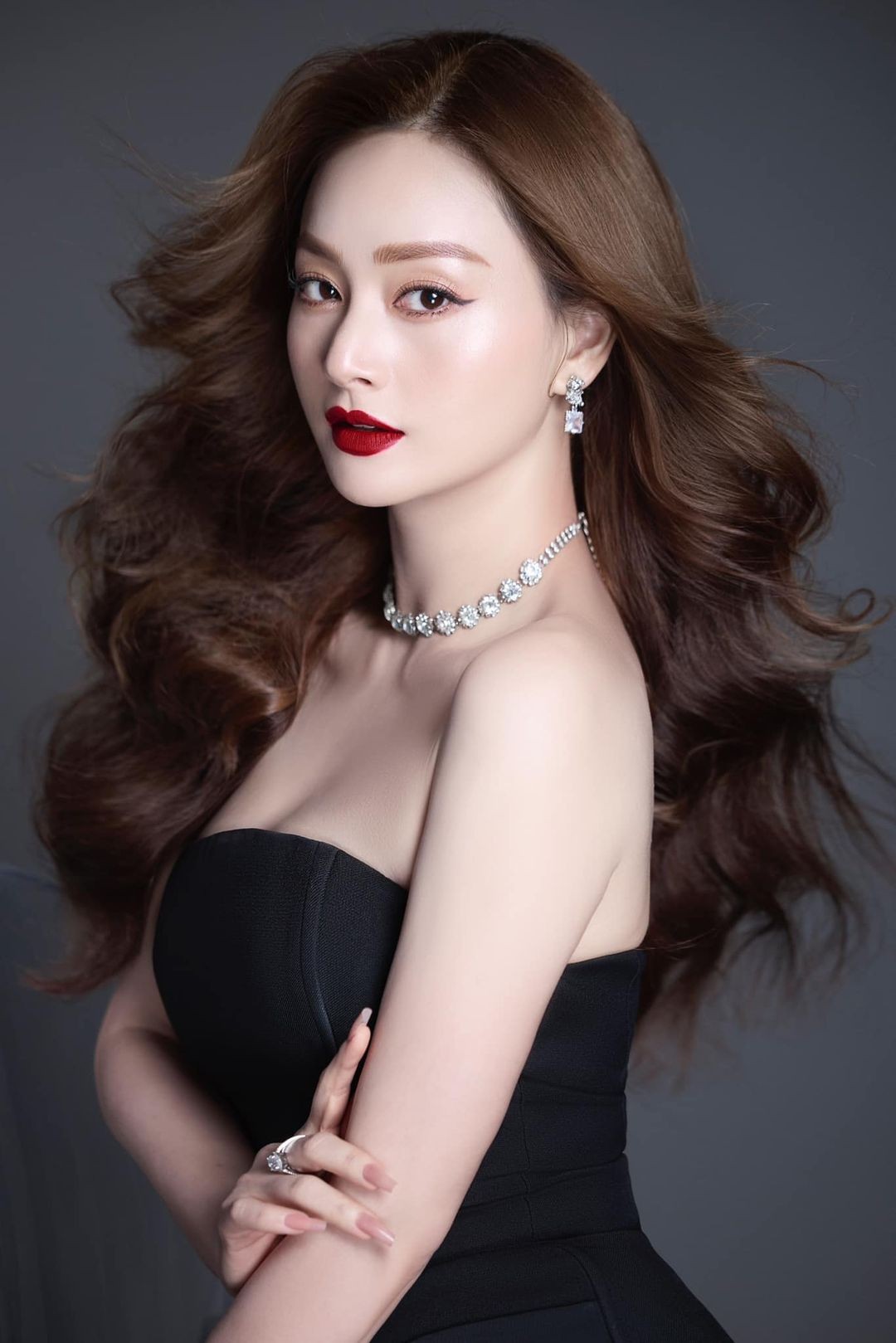 Sắc vóc gợi cảm của diễn viên Lan Phương