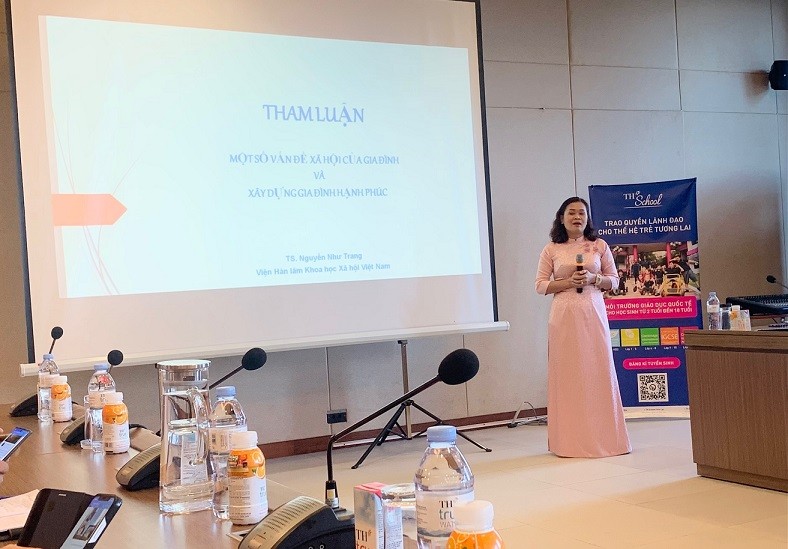 Chia sẻ câu chuyện về giới và phát triển với gia đình hiện đại