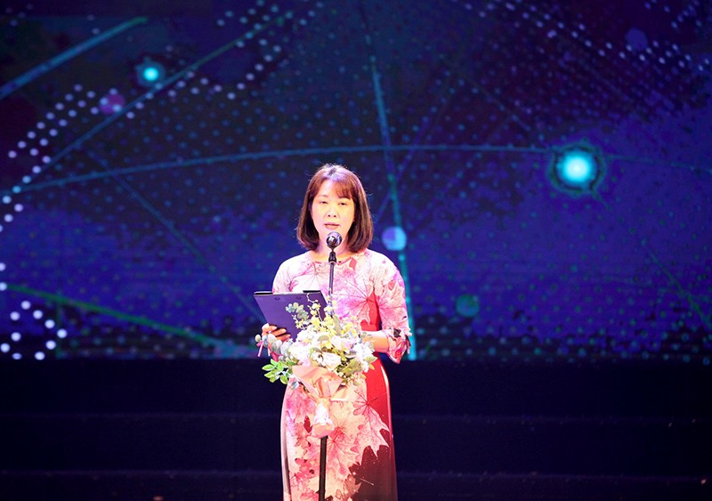 Vinh danh 'Top 100 - Sản phẩm, dịch vụ tốt nhất cho gia đình, trẻ em' năm 2023 Vinh danh 'Top 100 - Sản phẩm, dịch vụ tốt nhất cho gia đình, trẻ em' năm 2023