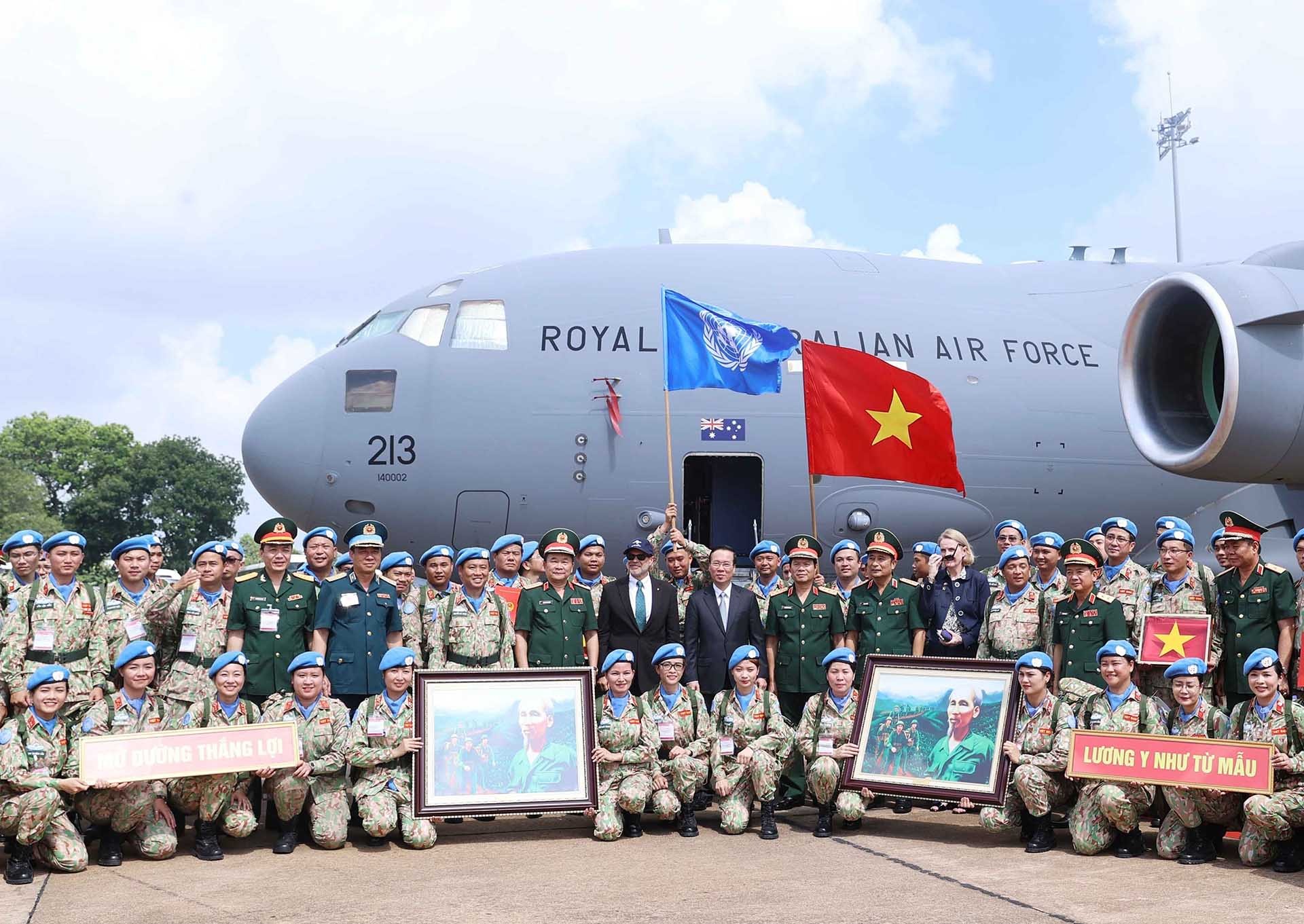 Chủ tịch nước Võ Văn Thưởng dự Lễ xuất quân của Bệnh viện dã chiến cấp 2 số 5 và Đội Công binh số 2 Chủ tịch nước Võ Văn Thưởng dự Lễ xuất quân của Bệnh viện dã chiến cấp 2 số 5 và Đội Công binh số 2