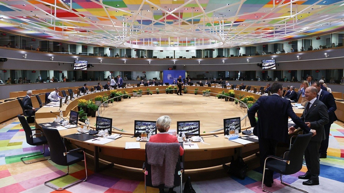 EU yêu cầu đầu tư mạnh hơn cho công nghiệp quốc phòng, cân nhắc những cam kết an ninh tiếp theo đối với Ukraine