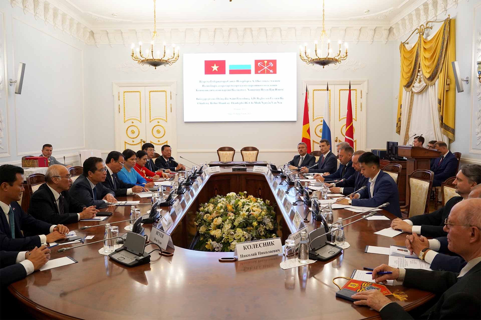 Quang cảnh buổi làm việc. (Nguồn: TTXVN) Quang cảnh buổi làm việc. (Nguồn: TTXVN)