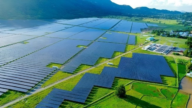 Sạch, vô tận, có thể khai thác rộng rãi ở mọi khu vực trên trái đất là những ưu điểm của NLTT Sạch, vô tận, có thể khai thác rộng rãi ở mọi khu vực trên trái đất là những ưu điểm của NLTT