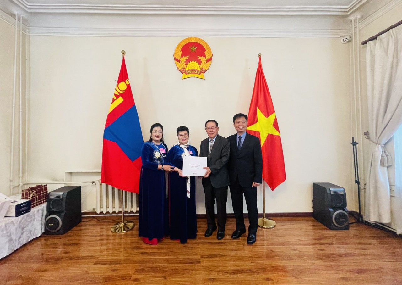 Đại sứ Doãn Khánh Tâm làm việc với Hội Nữ trí thức Việt Nam, Hội Hữu nghị Việt Nam và Mông Cổ Đại sứ Doãn Khánh Tâm làm việc với Hội Nữ trí thức Việt Nam, Hội Hữu nghị Việt Nam và Mông Cổ