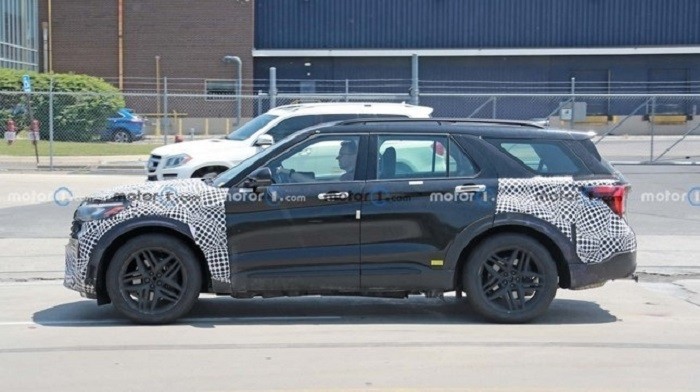 Lộ diện hình ảnh Ford Explorer 2024 trên đường chạy thử Lộ diện hình ảnh Ford Explorer 2024 trên đường chạy thử